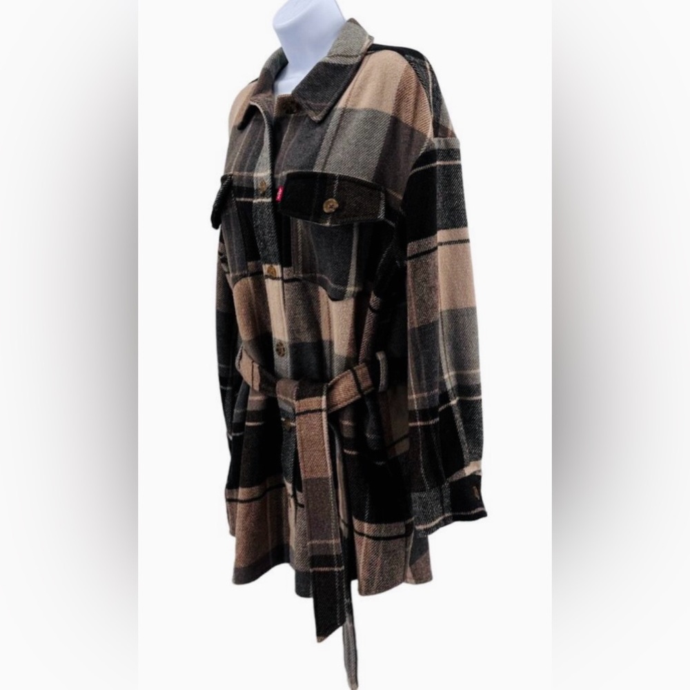 Levi’s- Plaid Belted Shirt Jacket. LG